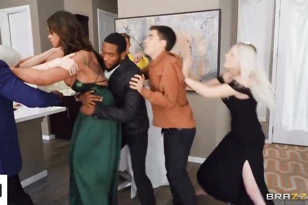 Awesome tattooed hottie screwed by two big dicks