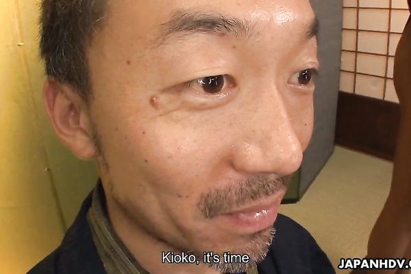 Beautiful girl gets her pussy toyed so well